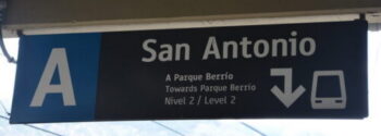 Panneau de la gare 'San Antonio'.