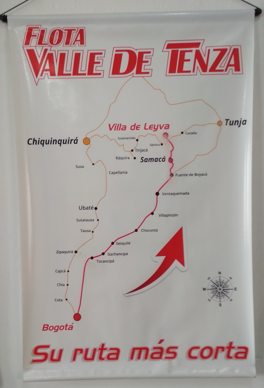 Panneau avec une carte routière.