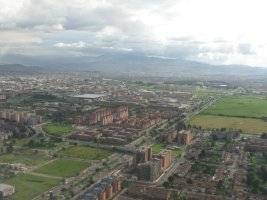 Bâtiments d'une ville vus d'avion.
