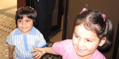 Deux enfants.