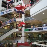 Décorations de Noël dans un centre commercial.