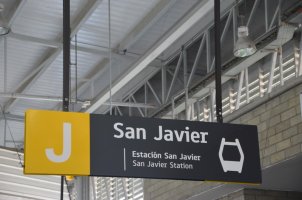Panneau de la station de métro 'San Javier'.