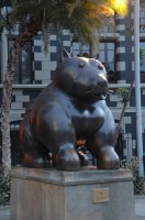 Statue de Botero représentant un chat.