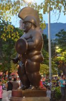 Statue de Botero représentant un gladiateur.