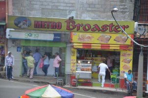 Devantures de magasins d'alimentation.