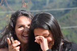 Portrait de 2 femmes.