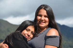 Portrait de 2 femmes.