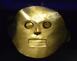Masque en or.