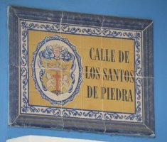 Plaque de rue en carreaux.