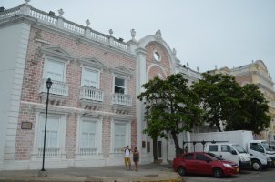 Plazuela de la Merced face avant d'un bâtiment administratif.