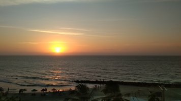 Coucher de soleil sur la mer.